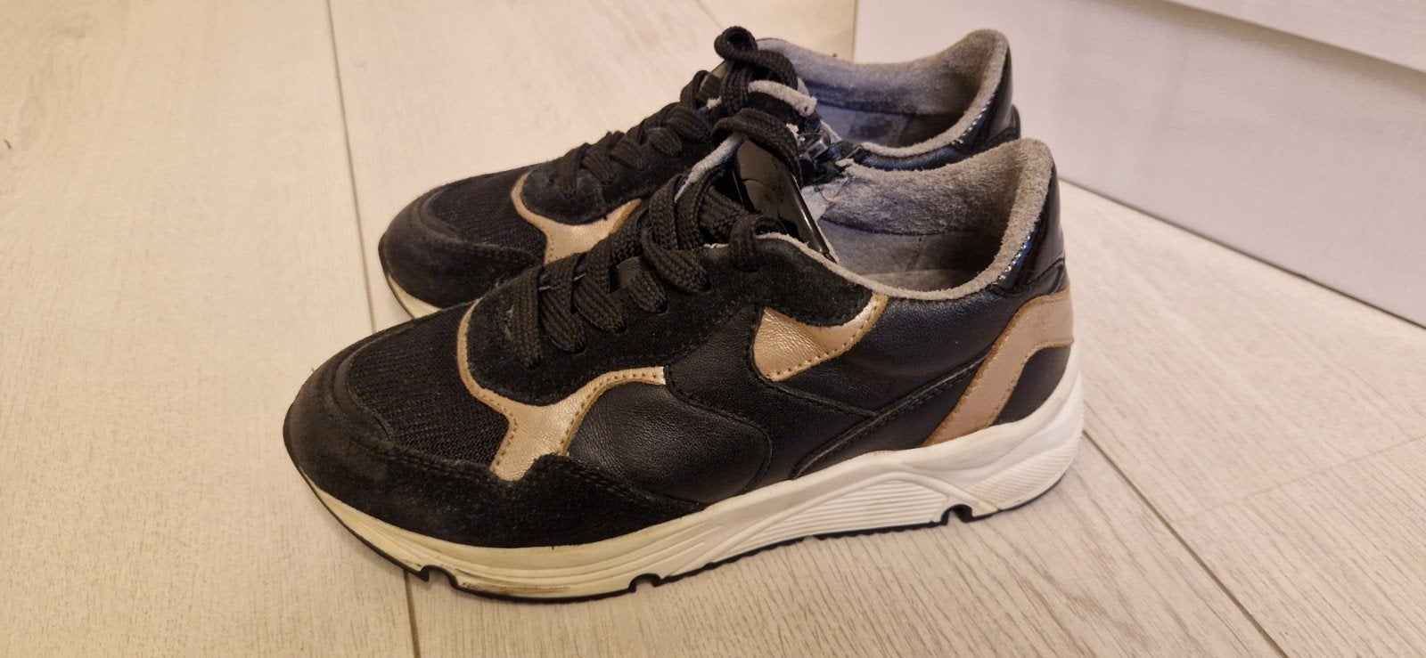 Te koop Gattino Sneakers maat 31 zwart met glans, Ophalen, Gebruikt, Meisje, Gattino