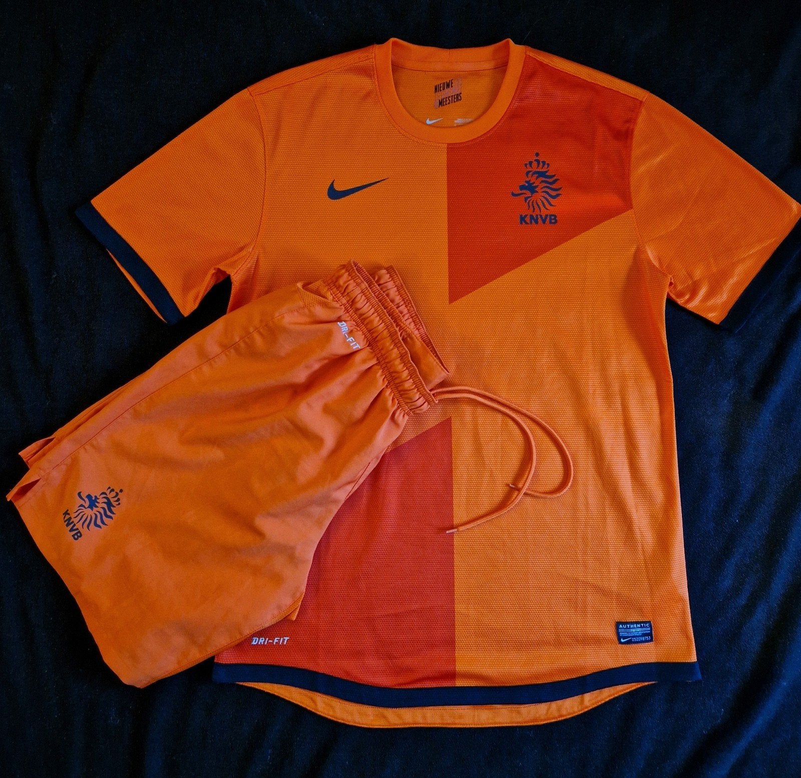 Nederlands elftal tenue 2012 nieuw staat M, Maat 48/50 (M), Nike, Oranje, Ophalen of Verzenden