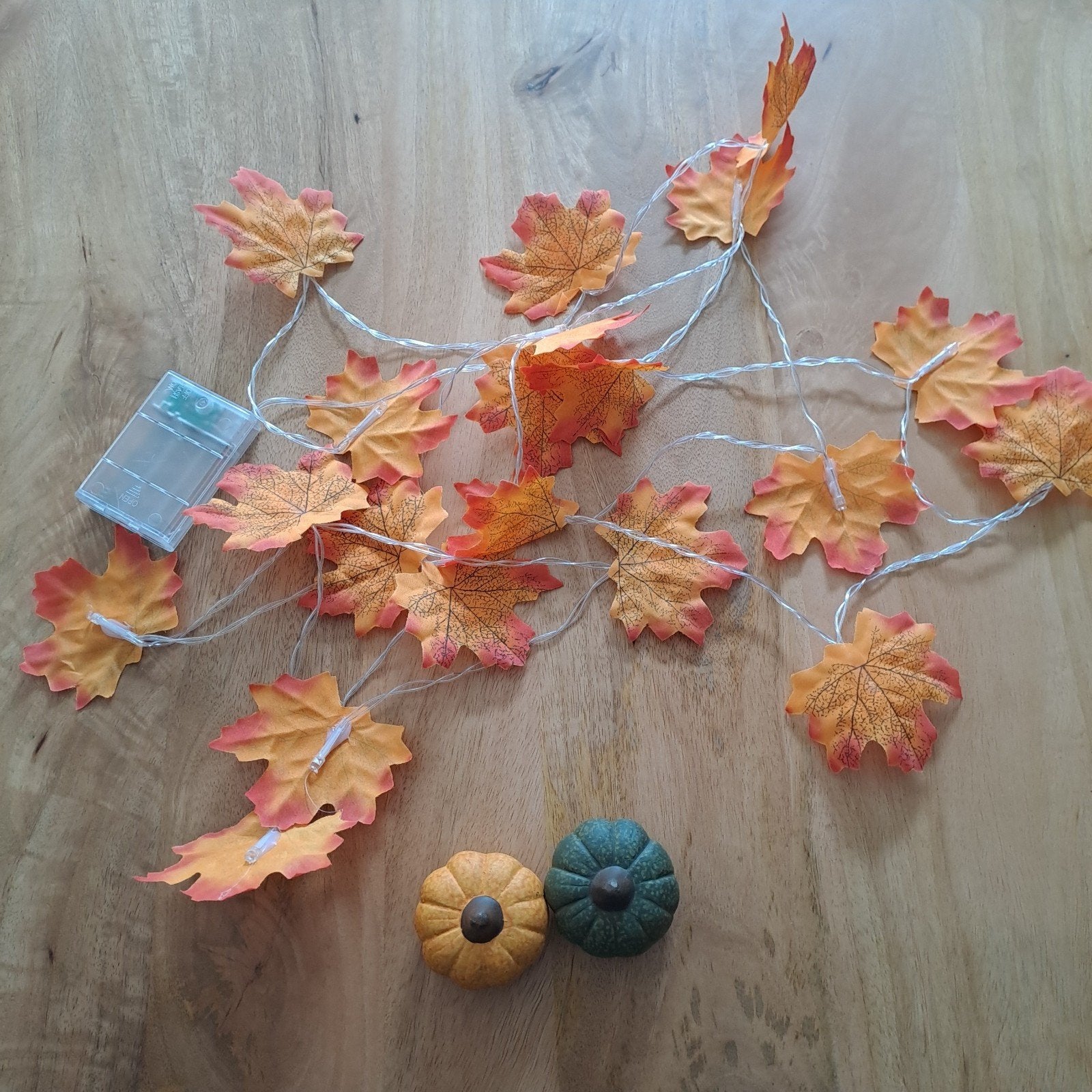 herfstbladeren met verlichting en 2 stenen pompoen, Overige materialen, Overige stijlen, Ophalen of Verzenden, Zo goed als nieuw