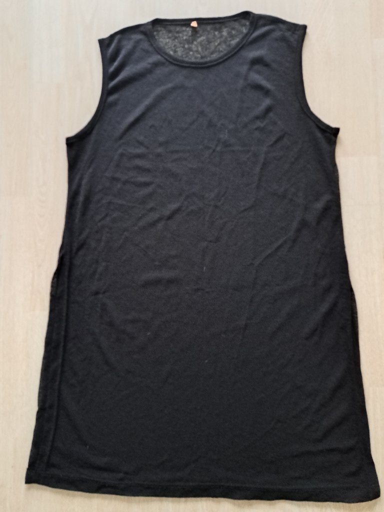 Dunne Tuniek,2 zijsplitten mt 40,voor over badpak o.d. €2.00, Ophalen of Verzenden, Zo goed als nieuw, Maat 38/40 (M), Zwart
