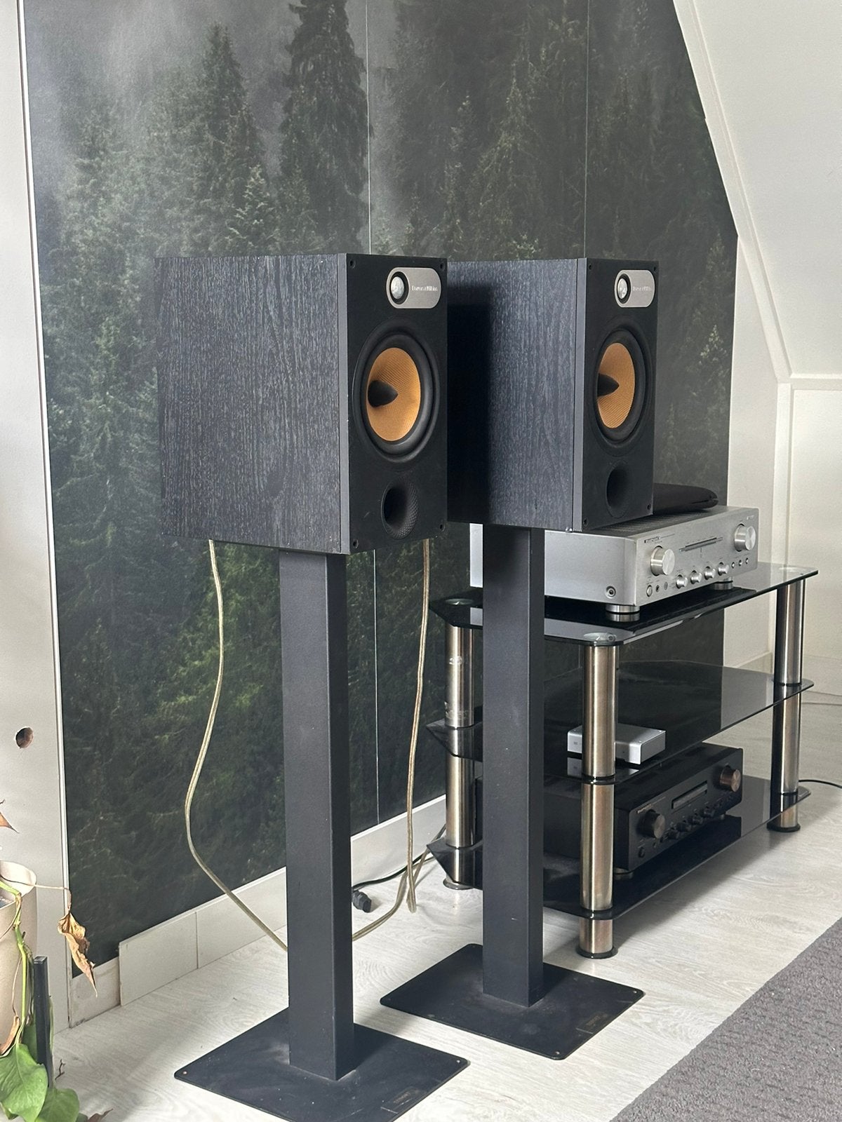 Bowers and Wilkins 685 luidsprekers met statieven, Ophalen, Zo goed als nieuw, Overige merken