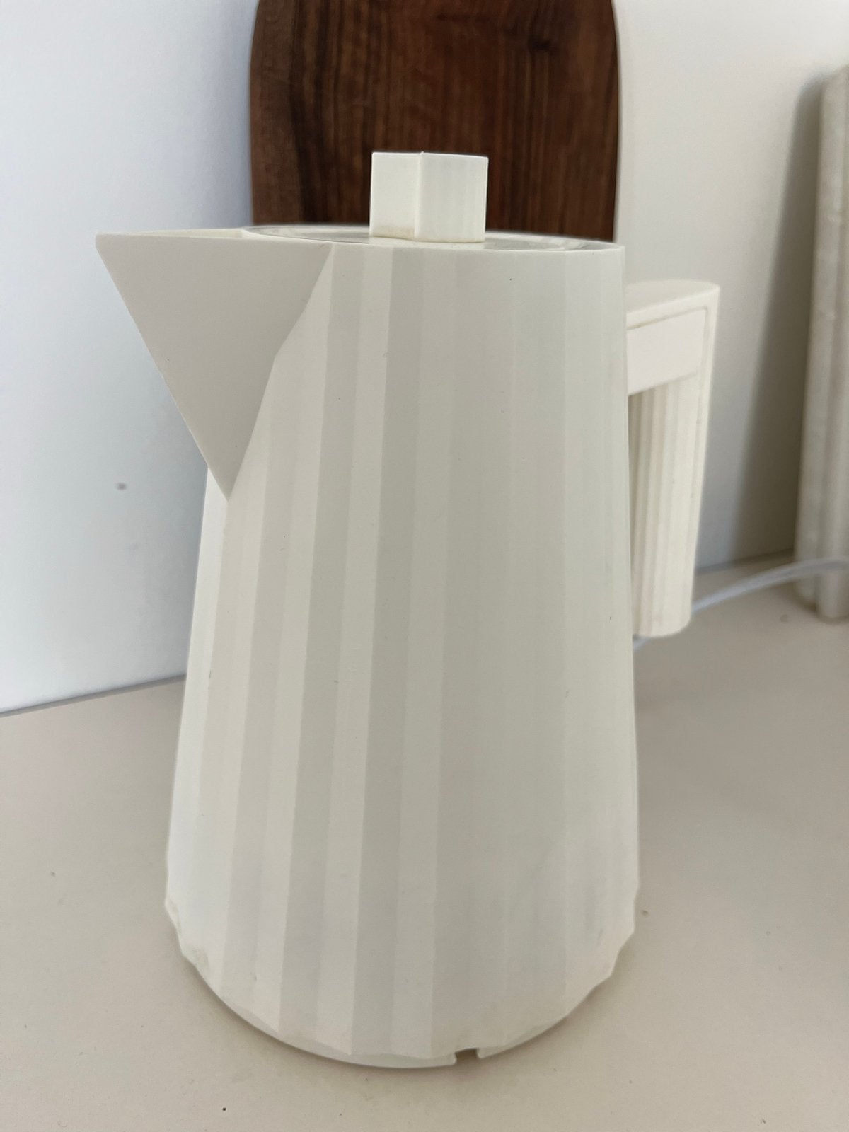 Alessi Plisse waterkoker wit 1L - Stijlvol en functioneel, Witgoed en Apparatuur, 1 tot 2 liter, Ophalen, Zo goed als nieuw