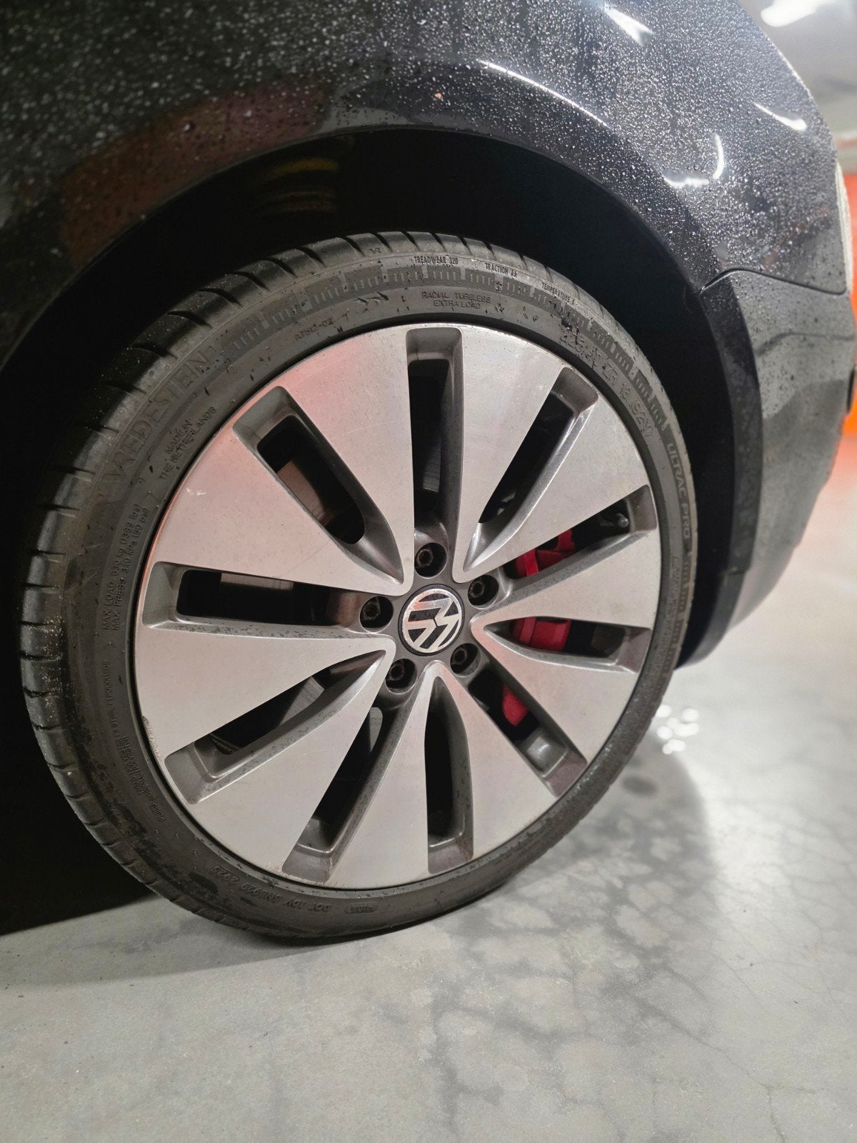 VW GTD Bilbao velgen met Vredestein banden 225/40/18, Auto-onderdelen, Ophalen, 18 inch, Gebruikt, Banden en Velgen