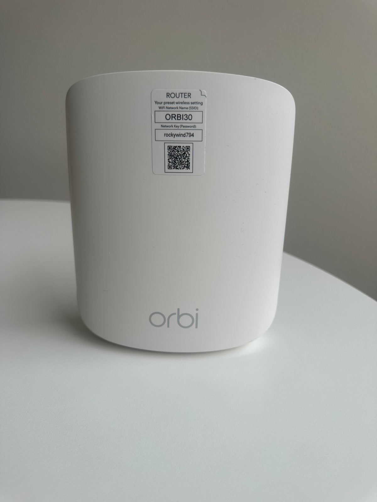 Netgear Orbi RBR350 Router met Ethernet- en voedingskabel, Computers en Software, Routers en Modems, Ophalen of Verzenden, Zo goed als nieuw