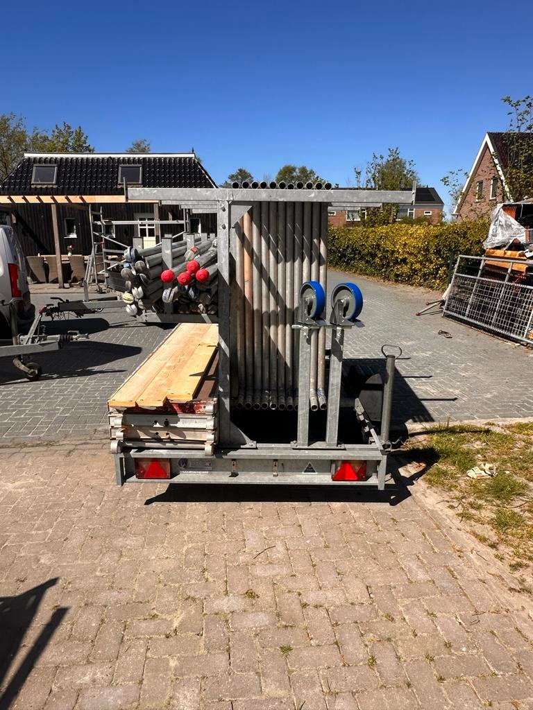 Complete steiger met aanhanger - 10m1 inclusief valbeveiligi, Doe-het-zelf en Verbouw, Steigers, Ophalen, Gebruikt, Rolsteiger of Kamersteiger