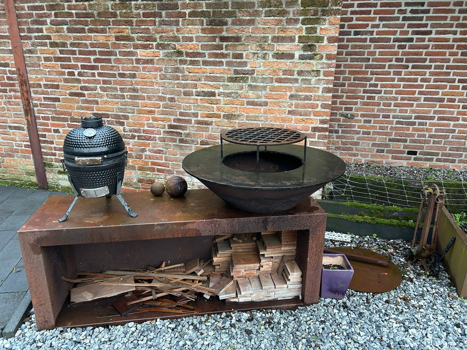 Vuurschaal BBQ met grilplaat, onderstel en mini kamado, Tuin en Terras, Ophalen, Gebruikt
