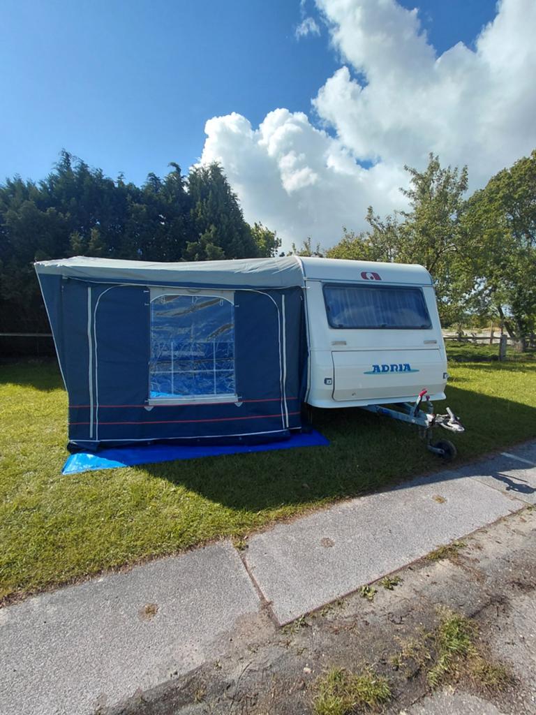 Adria Unica 390DS + mover, Caravans en Kamperen, Caravans, Luifel, Treinzit, Particulier, Adria