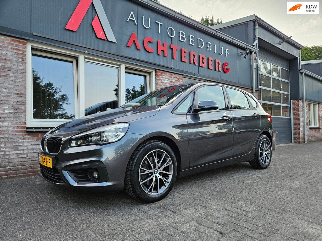 BMW 2-serie Active Tourer 220i High Executive Automaat! Trek, 1998 cc, 730 kg, Gebruikt, Euro 6