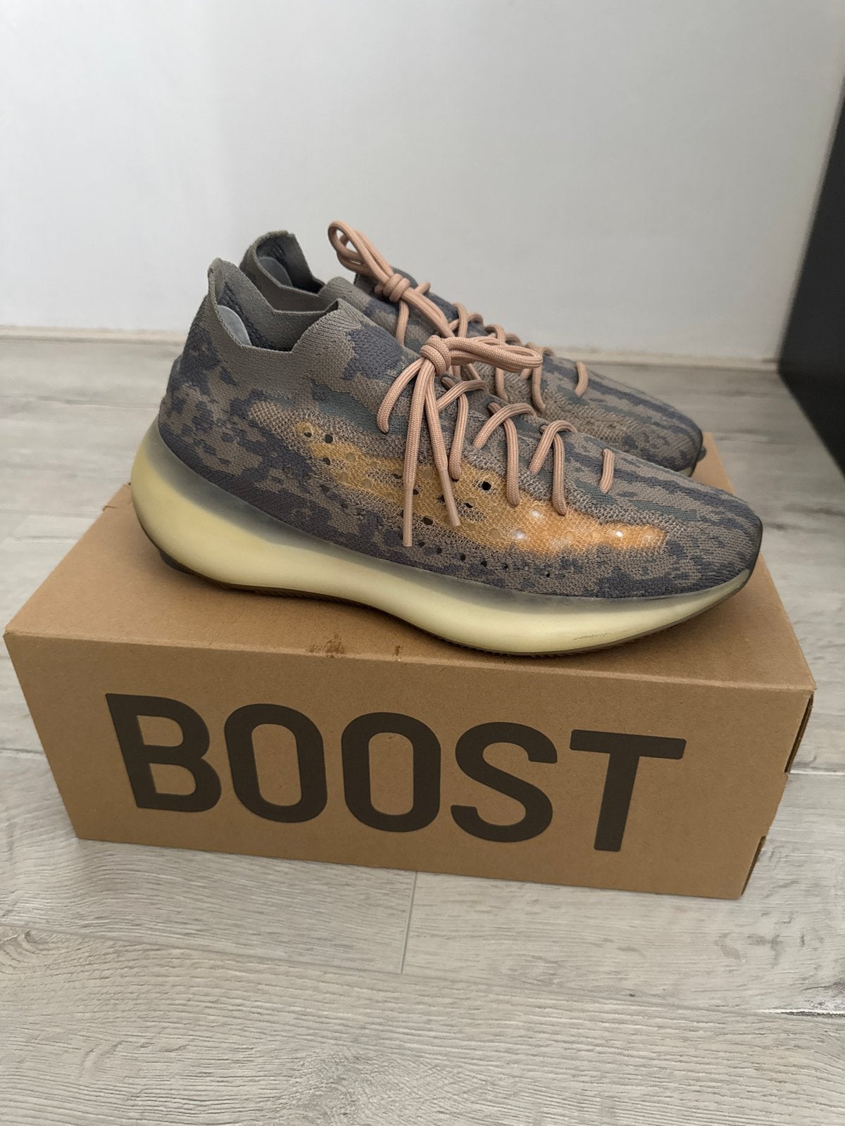 Adidas Yeezy Boost 380 Mist - Maat 45 1/3, Ophalen of Verzenden, Gedragen, Overige kleuren, Sneakers of Gympen