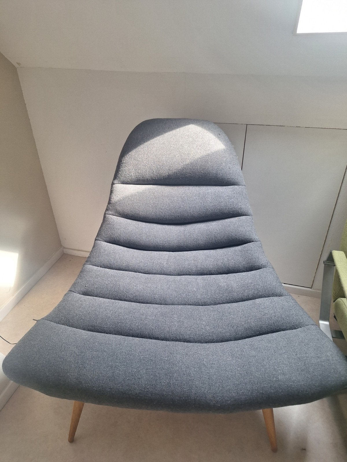 SofaCompany Fauteuil - Grijs met houten poten, Ophalen, Hout, Gebruikt, 75 tot 100 cm