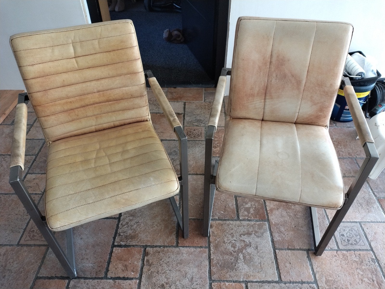 Twee oude stoelen - Vintage look, Ophalen, Gebruikt, Twee, Bruin