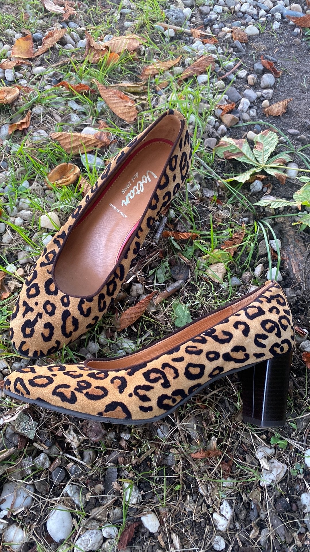 Prachtige pumps VOLTAN suède luipaard mt 39, Bruin, Verzenden, Schoenen met hoge hakken, Gedragen