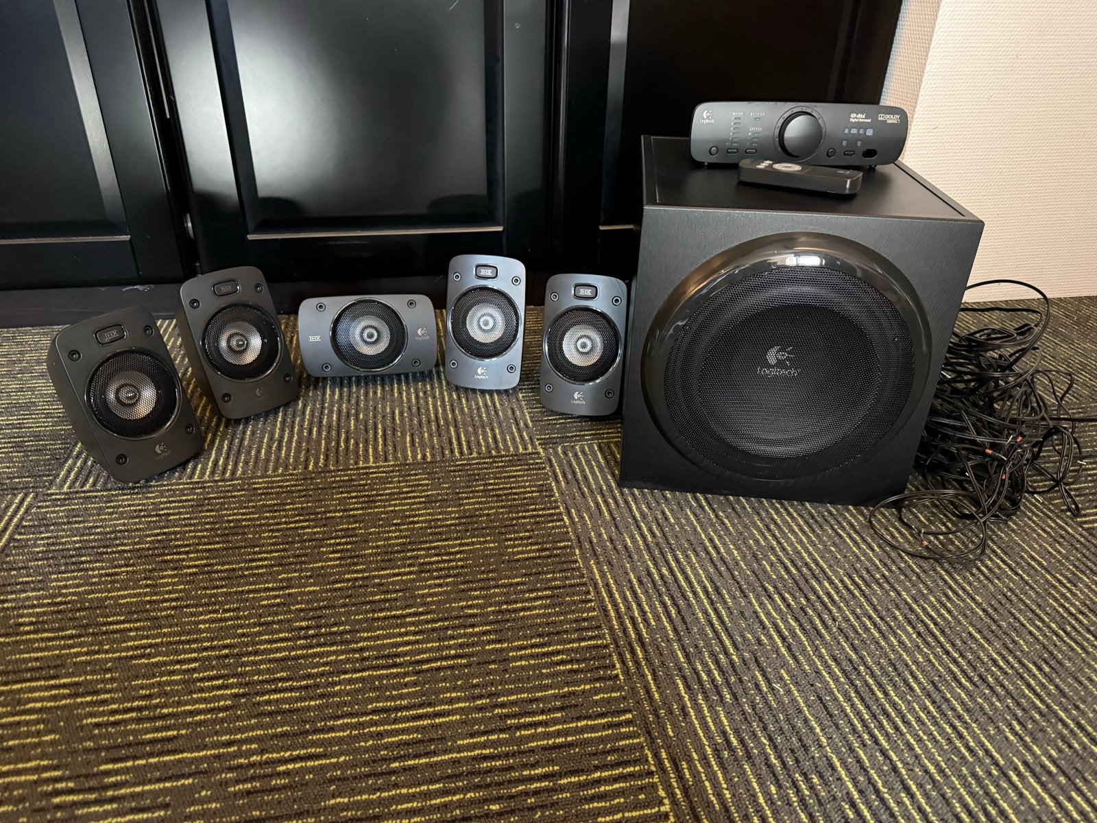 Logitech Z-906 THX 5.1 Surround Sound Systeem, Audio, Tv en Foto, Home Cinema-sets, Gebruikt, 70 watt of meer, 5.1-systeem, Overige spelers