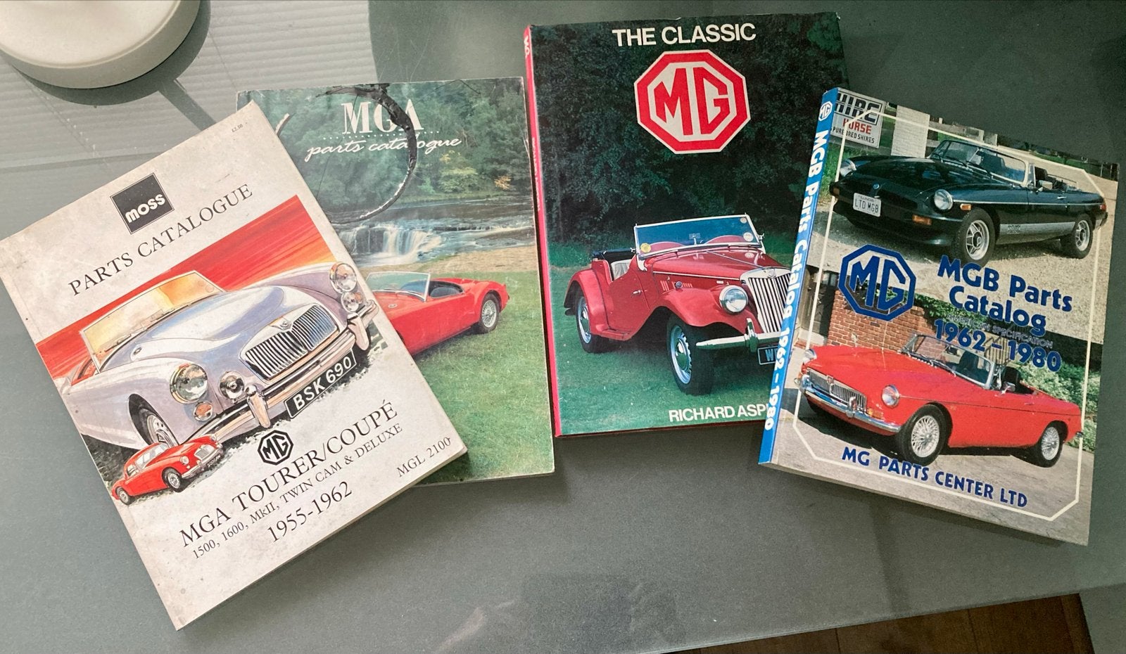 MG Onderdelencatalogi & Boeken - MGA, MGB, Klassiek, Boeken, Ophalen of Verzenden, Gelezen, Overige merken