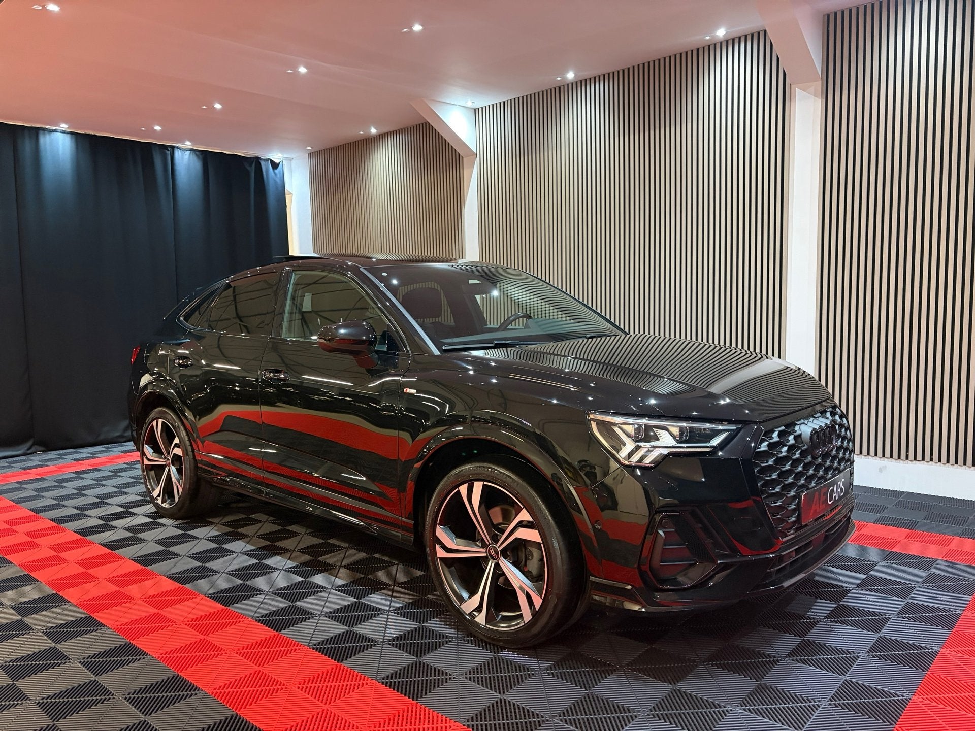 Audi Q3 Sportback 35 TFSI S edition 3xS-line Pano Camera Fac, Auto's, Dealer onderhouden, 15 km/l, Zwart, 150 pk