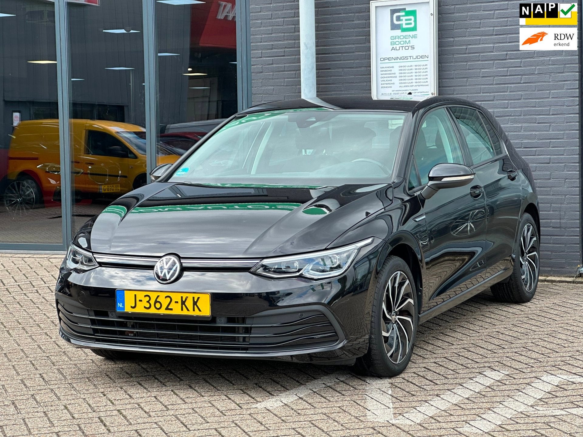 Volkswagen Golf 1.5 TSI Life Business/CARPLAY/SFEERVERLICHTI, Auto's, Dealer onderhouden, Stof, Euro 6, Zwart