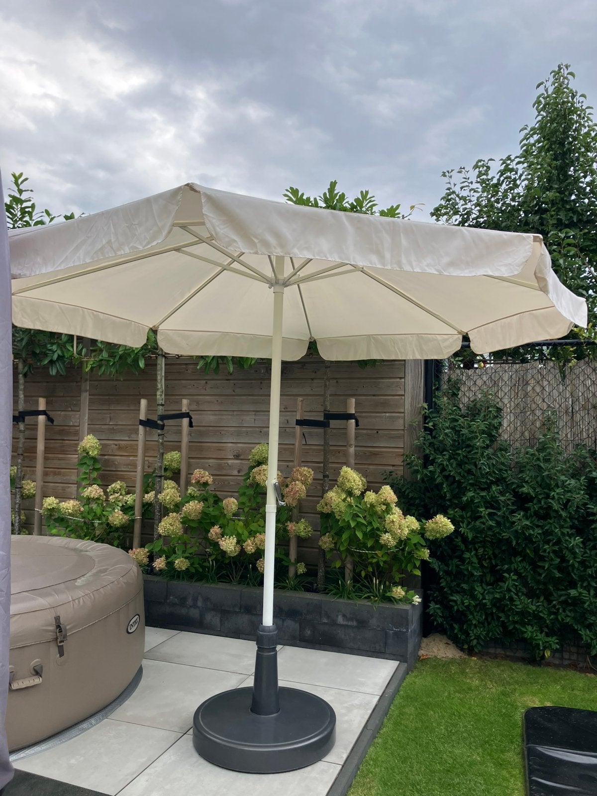 Parasol met voet, Ophalen, Zo goed als nieuw, Minder dan 1 meter, Parasolvoet