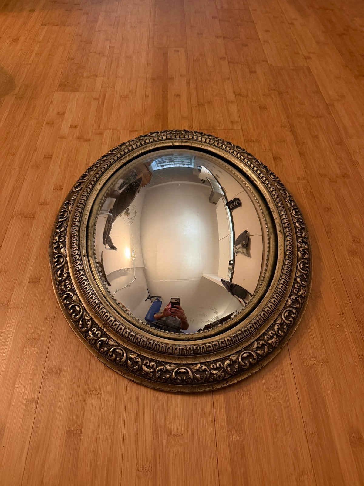 Antieke bolle spiegel met gouden lijst, Antiek en Kunst, Ophalen of Verzenden, Rond, 50 tot 100 cm