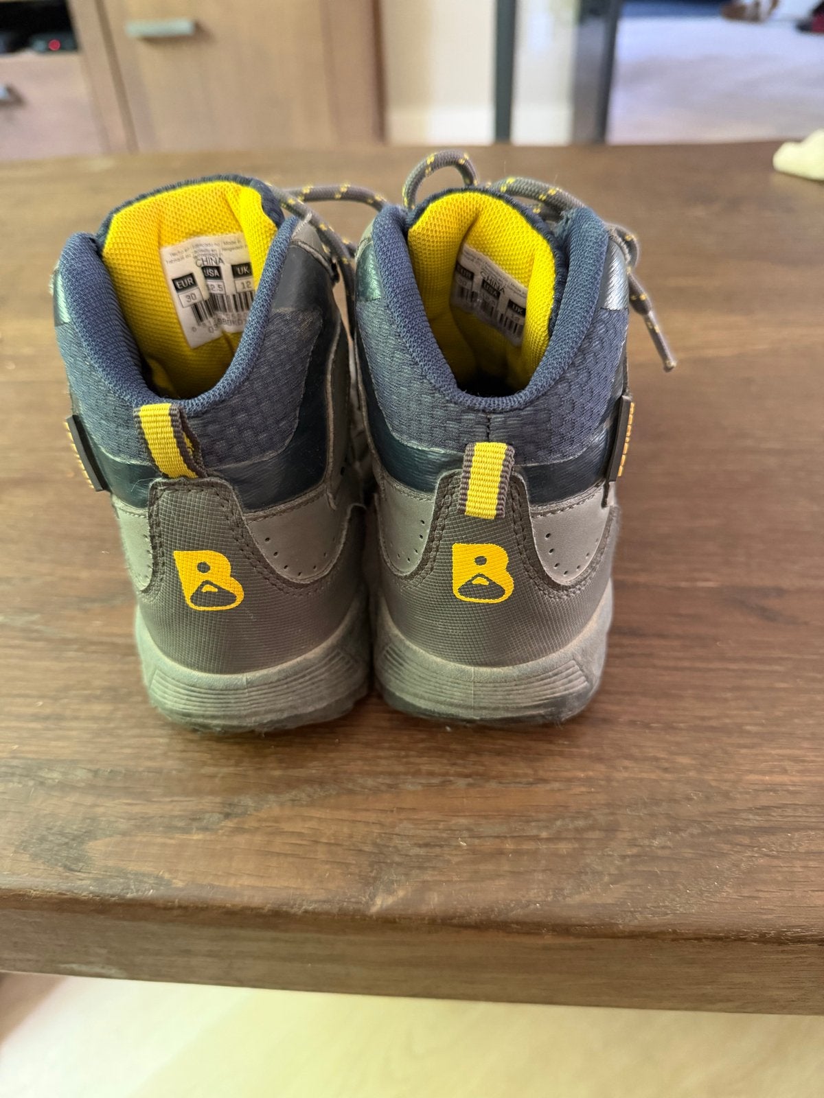 Bergschoenen maat 30, Ophalen, Zo goed als nieuw, Schoenen