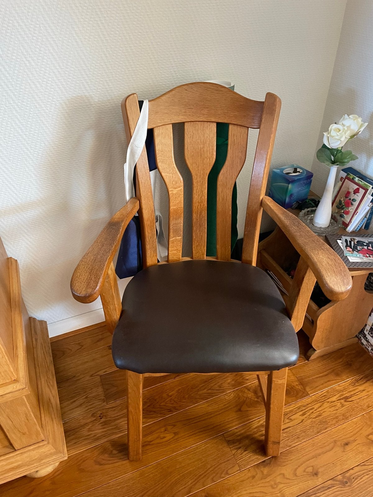 Licht eiken stoel met leuning - Gratis af te halen, Huis en Inrichting, Stoelen, Ophalen, Gebruikt, Bruin, Eén