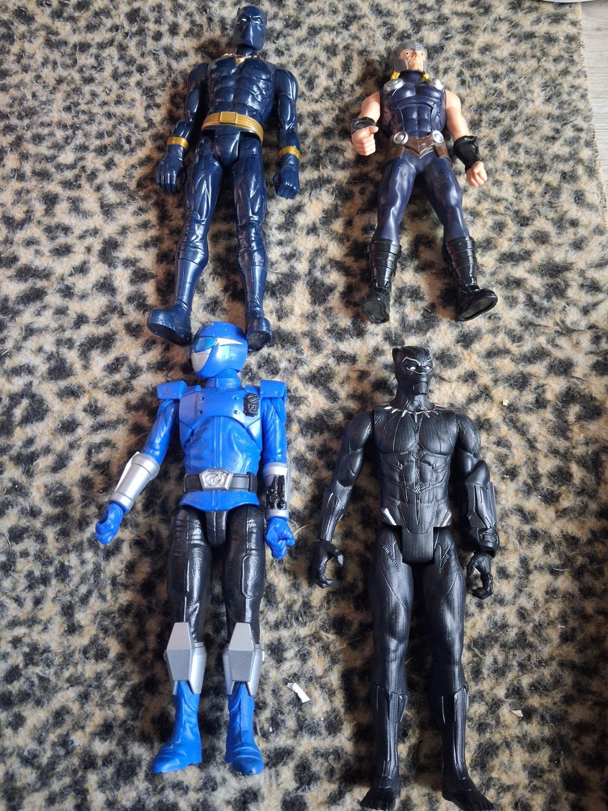 Actiefiguren: Black Panther, Thor en Power Ranger, Ophalen, Zo goed als nieuw