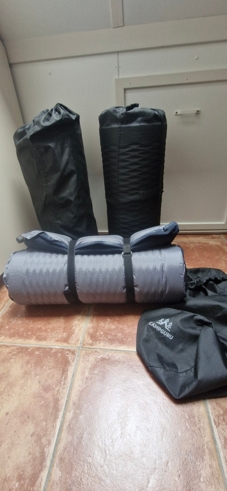 3x CampingGuru 1-persoons opblaasbare slaapmatjes, Ophalen, Zo goed als nieuw, 1-persoons