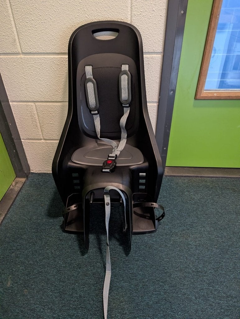 Polisport Move bubbly MIKHD rear bike seat, Fietsen en Brommers, Ophalen, Achterzitje, Voetsteuntjes, Polisport achterzitje