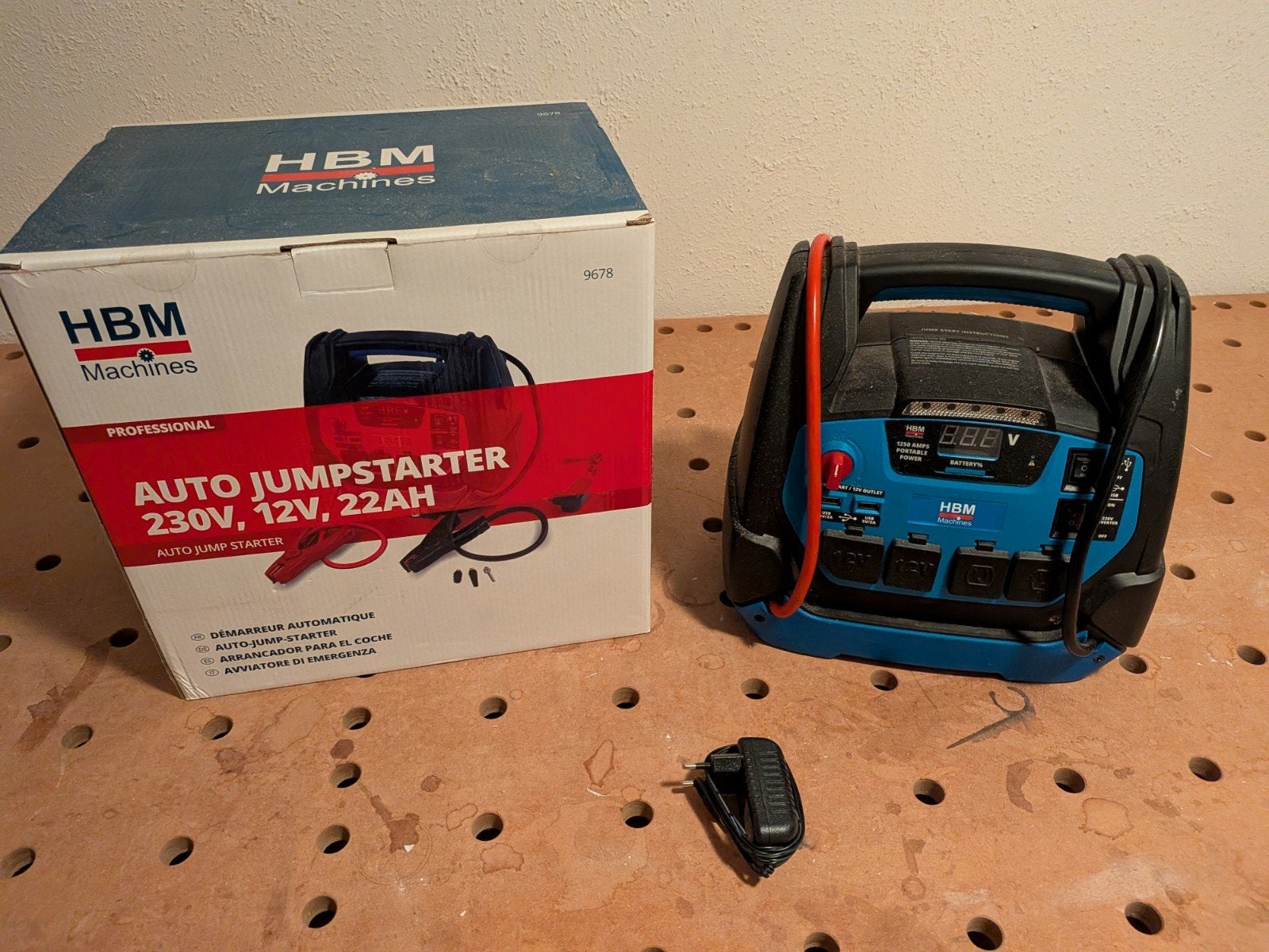 2x HBM Auto Jumpstarter Accu Booster 12V/230V 22Ah, Auto diversen, Ophalen, Nieuw