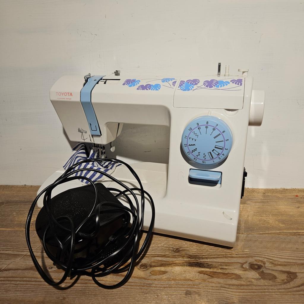 Toyota Naaimachine - Compact en Gebruiksvriendelijk, Hobby en Vrije tijd, Naaimachines en Toebehoren, Ophalen of Verzenden