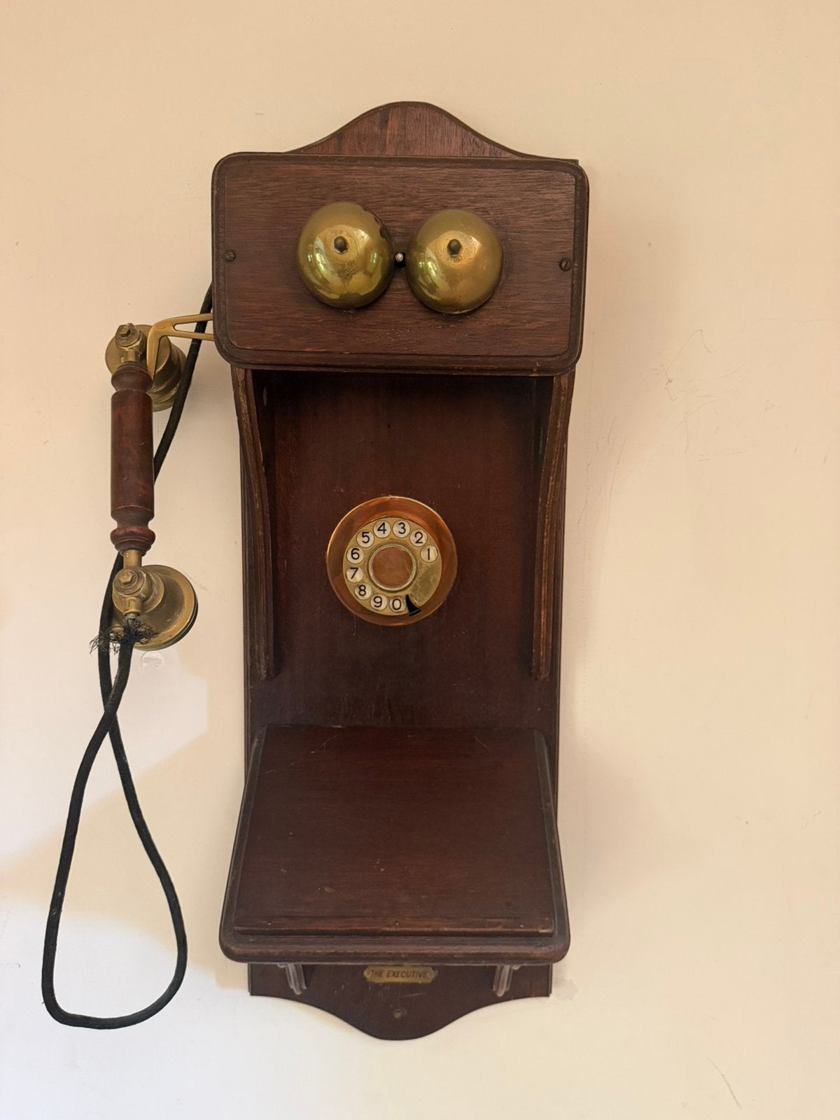 Nostalgische  houten wandtelefoon “The Executive", Ophalen