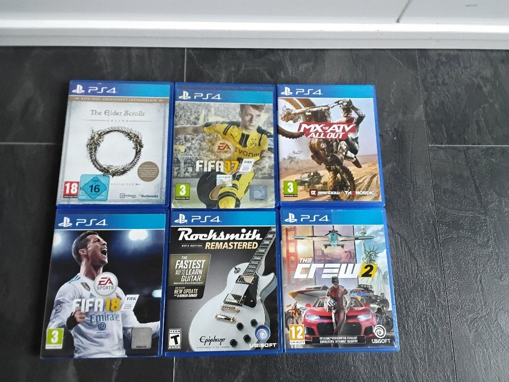 PS4 Games Bundel: FIFA, MX vs ATV, The Crew 2, Rocksmith, Ophalen, Zo goed als nieuw, Met 1 controller, Slim