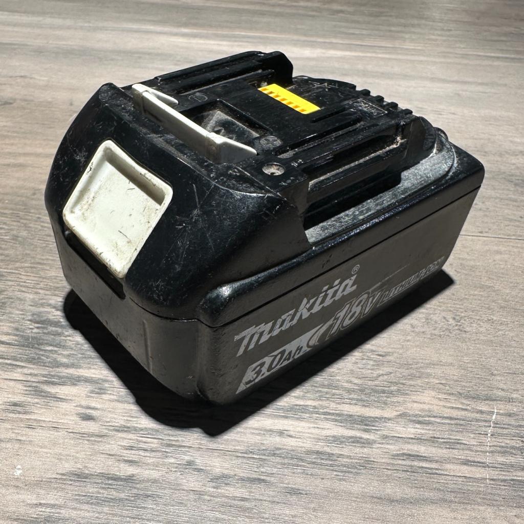 Accu Makita 3.0Ah 18V Lithium-Ion, Makita, Zo goed als nieuw, Support@makita.com, Makita Corporation, 3-11-8, Sumiyoshi-cho, 
Anjo, Aichi 446-8502
Japan