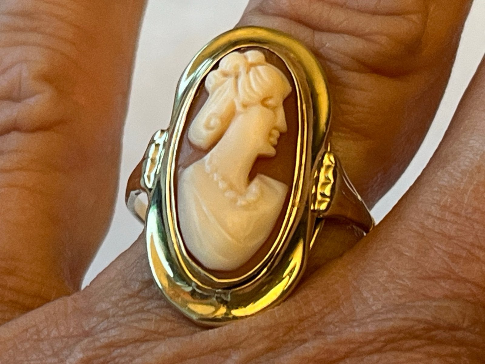 Prachtige 14K Gouden Camee Schelp Ring - Puntgaaf, Verzenden, Zo goed als nieuw, Goud, Dame