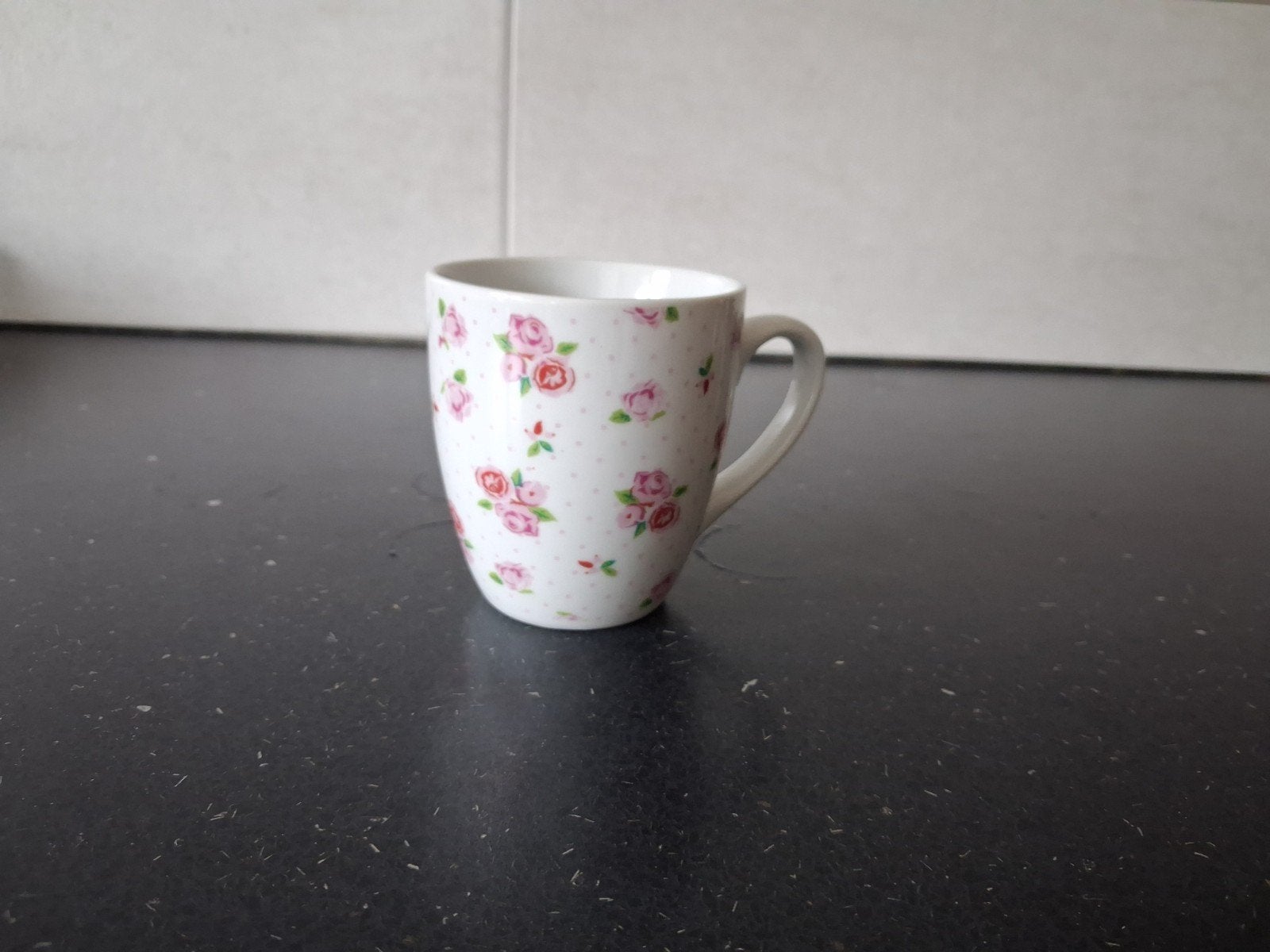 Mok met rozenprint - Zo goed als nieuw, Huis en Inrichting, Keuken | Servies, Ophalen, Keramiek, Zo goed als nieuw, Overige stijlen
