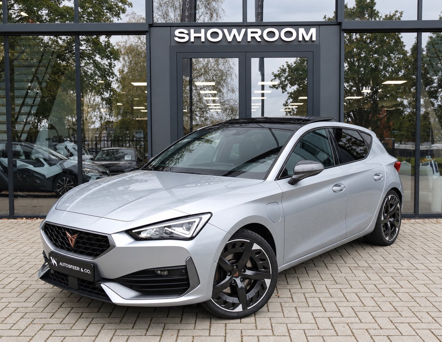 CUPRA Leon 1.4 e-Hybrid VZ Adrenaline PANO KEYLESS ACC CAM, Auto's, Dealer onderhouden, 77 km/l, Gebruikt, Zwart