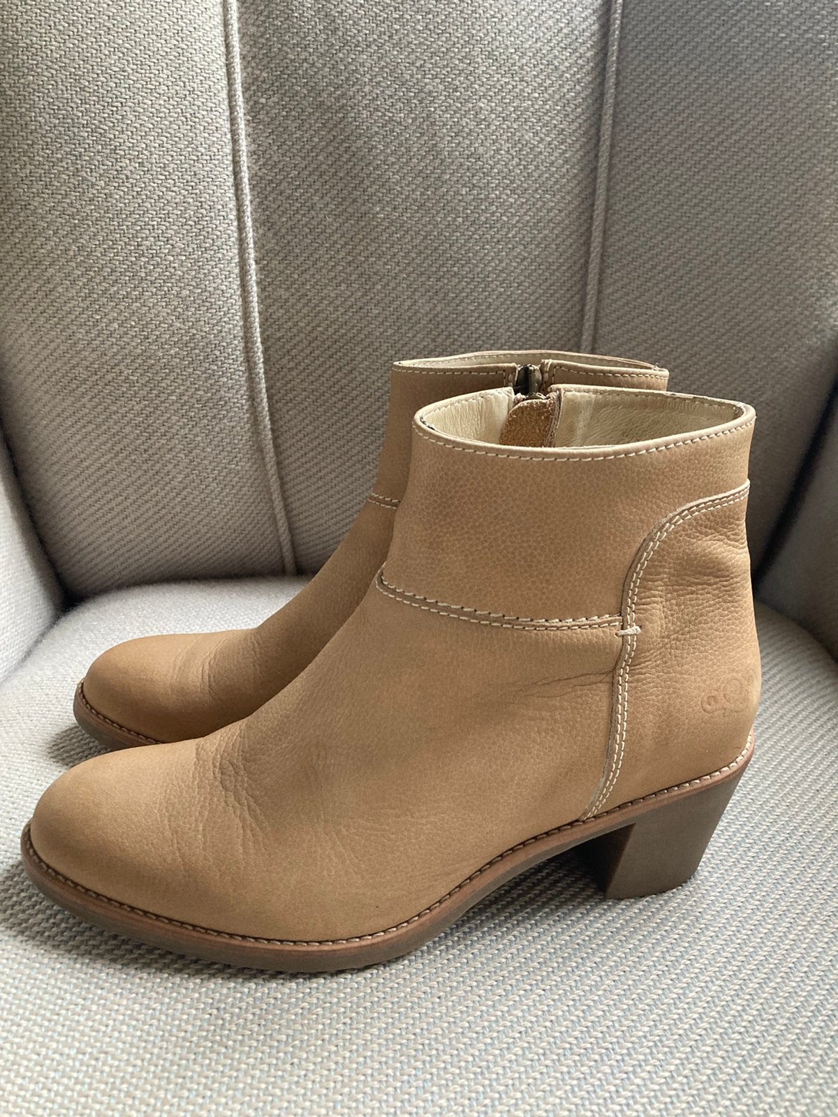 Prachtige AQA Leren Enkellaarsjes, Mt 42, Beige/Taupe, Beige, Lage of Enkellaarzen, Ophalen of Verzenden, Zo goed als nieuw