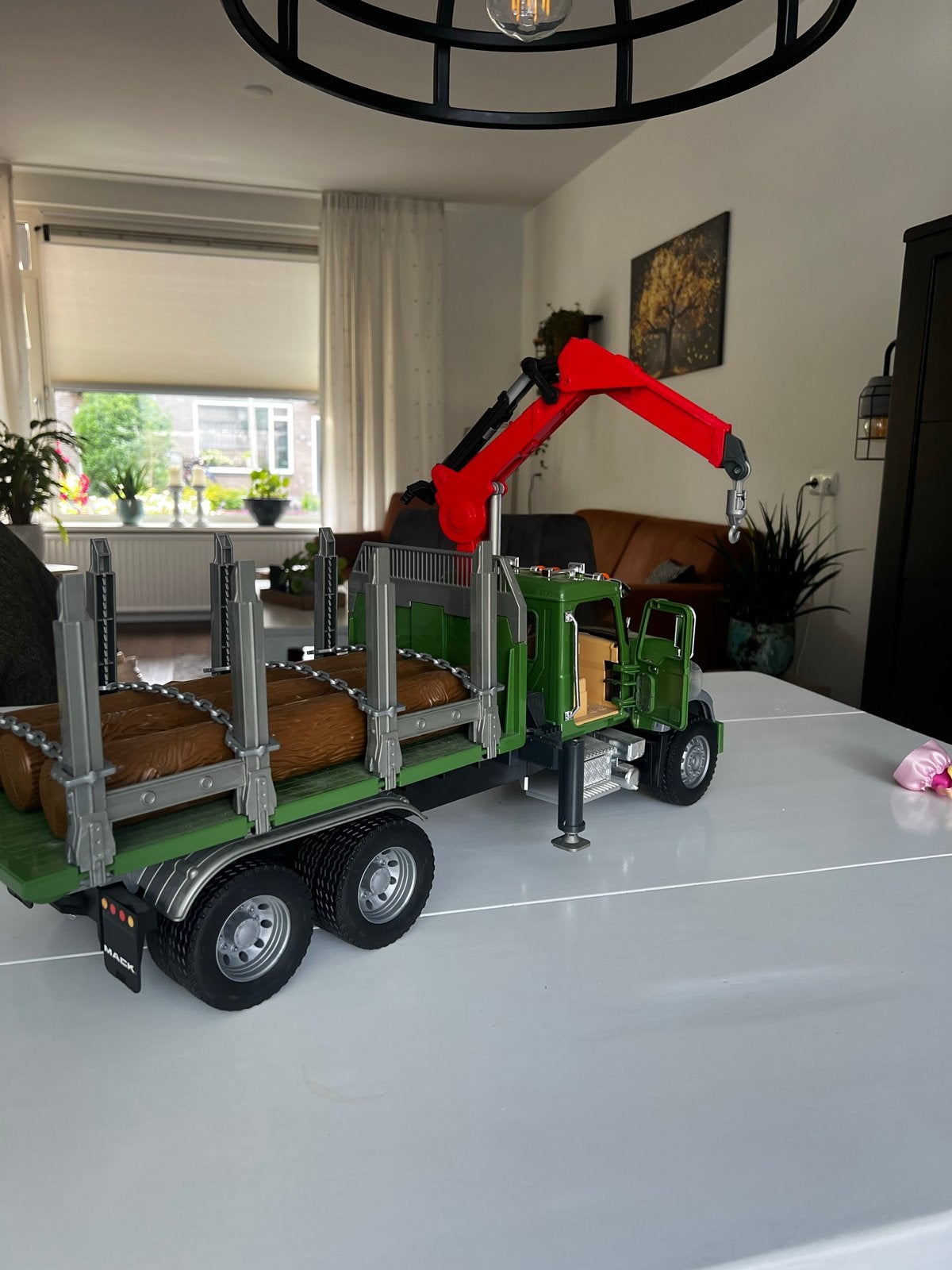 Mack Houttransportwagen met laadkraan,Bruder, Ophalen of Verzenden, Zo goed als nieuw