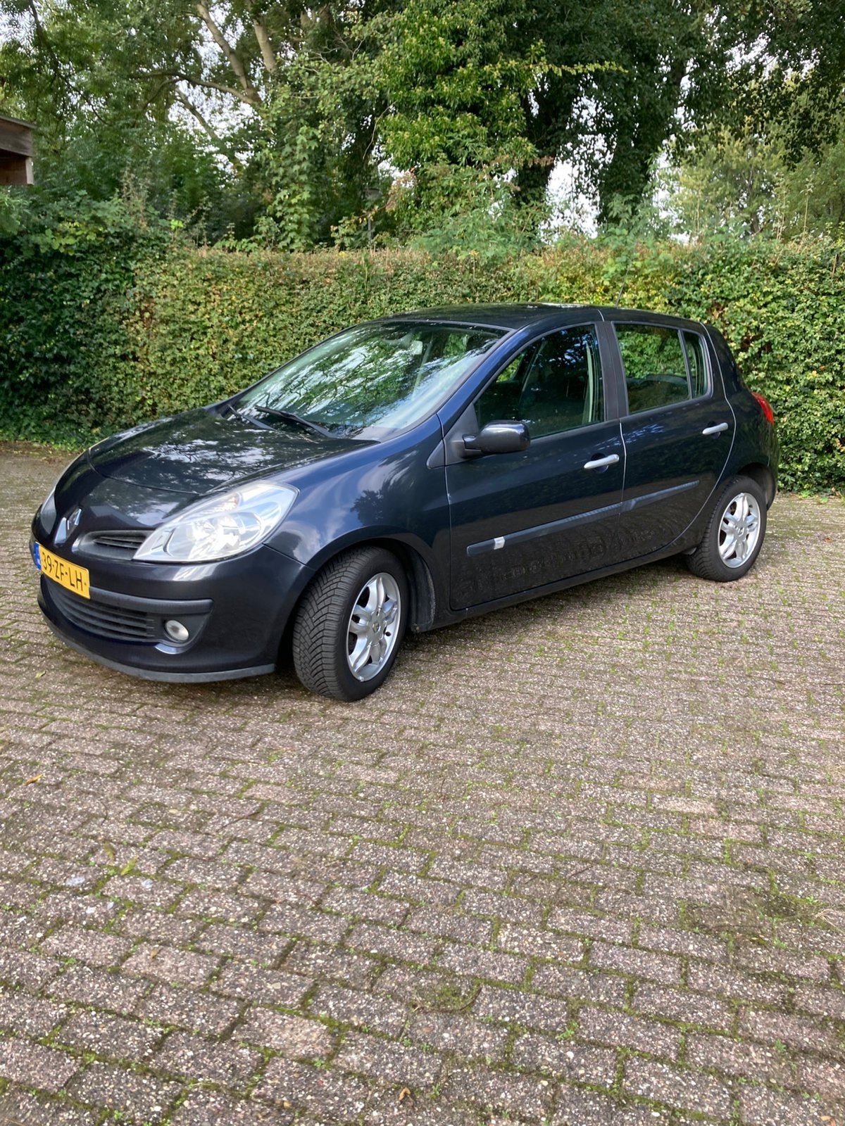Renault Clio AUTOMAAT 1.6 16V 82KW 5-DRS AUT E4 2008 Grijs, Zwart, 4 cilinders, Origineel Nederlands, 1200 kg
