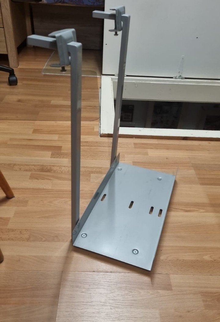 2 identieke PC-steunen voor aan een bureau, Ophalen, Gebruikt