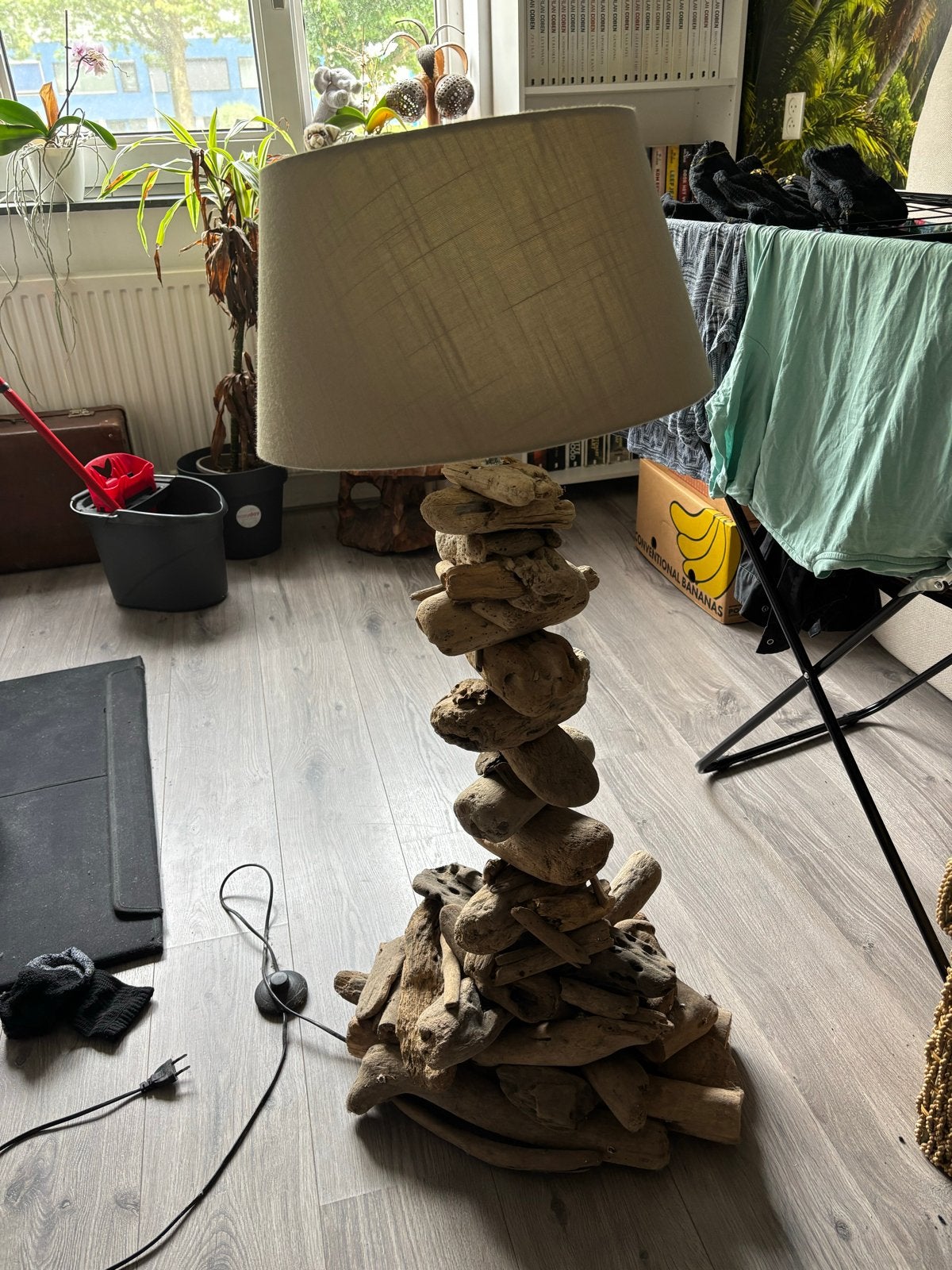 Unieke vloerlamp van drijfhout en stenen met lampenkap, Huis en Inrichting, Lampen | Vloerlampen, Ophalen, 100 tot 150 cm, E27 (groot)
