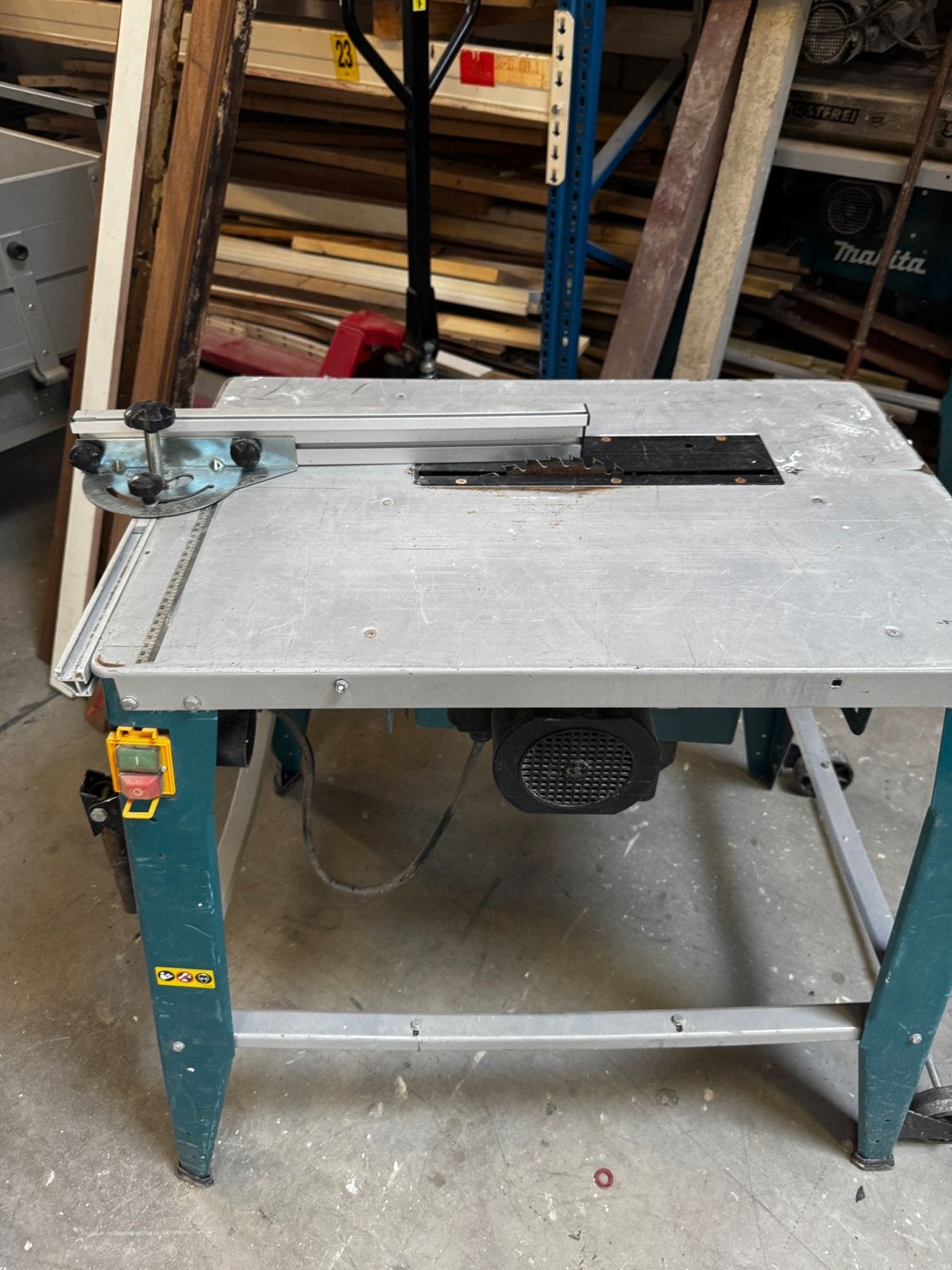 Makita 2712 Tafelzaag - 2000W Cirkelzaag, Doe-het-zelf en Verbouw, Ophalen, Gebruikt, Cirkelzaag, 70 mm of meer