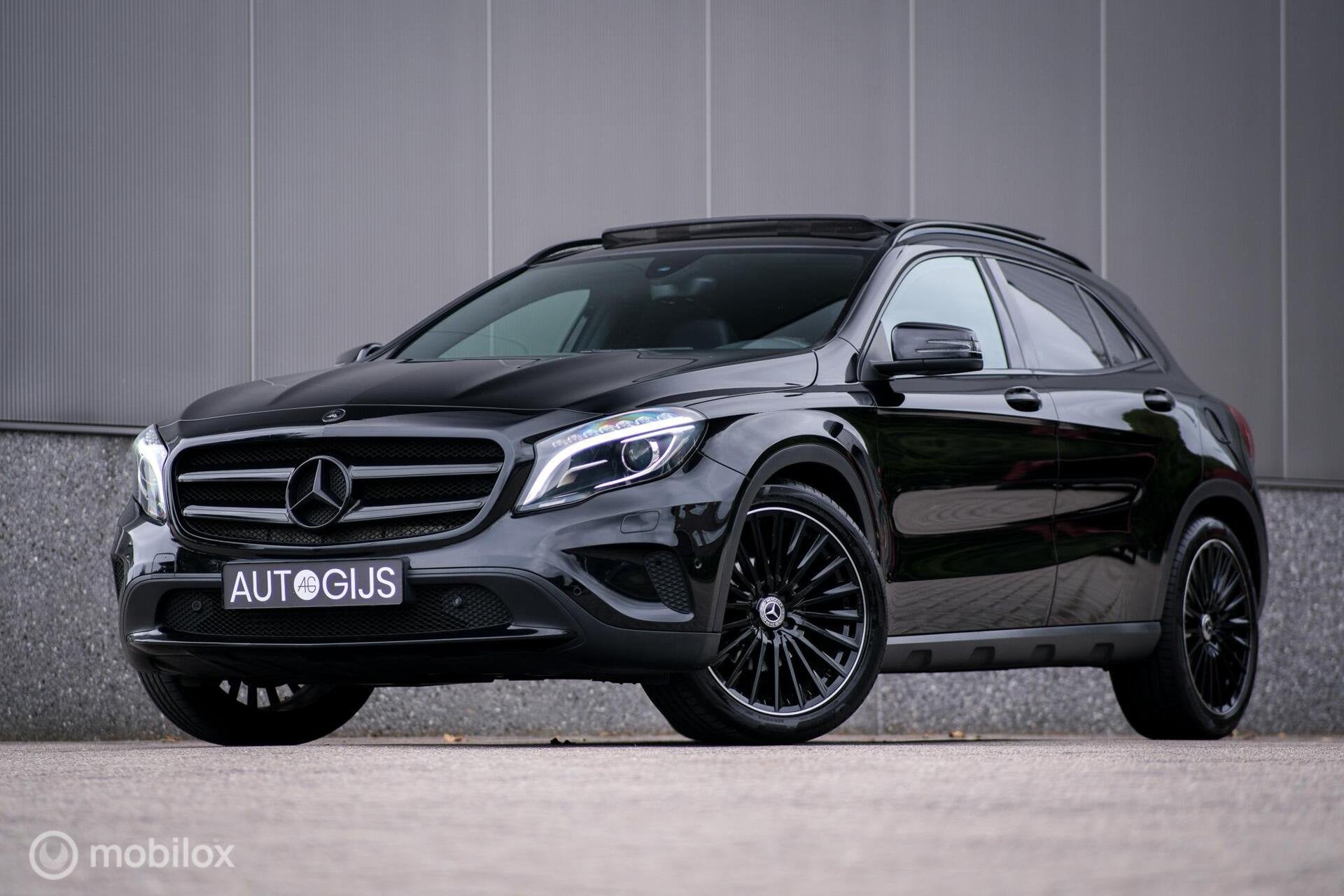 Mercedes GLA-klasse 180 | Glazen schuifdak | NAP NL auto | C, Auto's, Voorwielaandrijving, Gebruikt, 4 cilinders, Leder en Stof