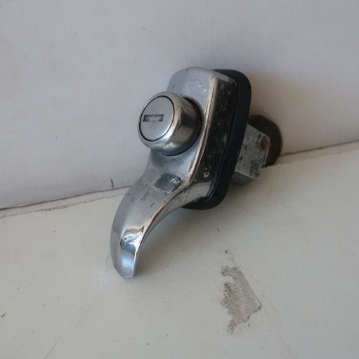 Volkswagen VW Kever Bus Transporter motorklep sluiting, Gebruikt, Volkswagen, Ophalen of Verzenden, Achter
