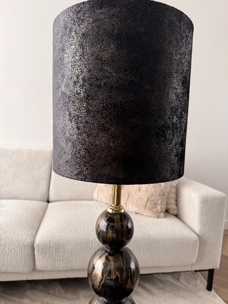 Stijlvolle tafellamp met zwarte kap - 60 cm hoog, Huis en Inrichting, Lampen | Tafellampen, Ophalen, Gebruikt, Glas, 50 tot 75 cm
