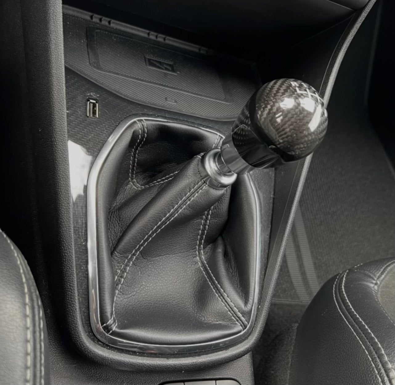 Originele ford carbon versnellingspook knop fiesta st mk8, Auto diversen, Tuning en Styling, Ophalen