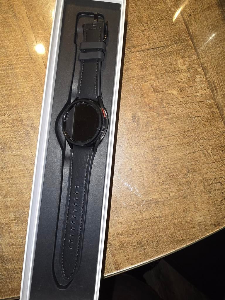 Te koop splint nieuwe galaxy watch 6 nooit gebruikt, Ophalen of Verzenden, Nieuw, Zwart, Android