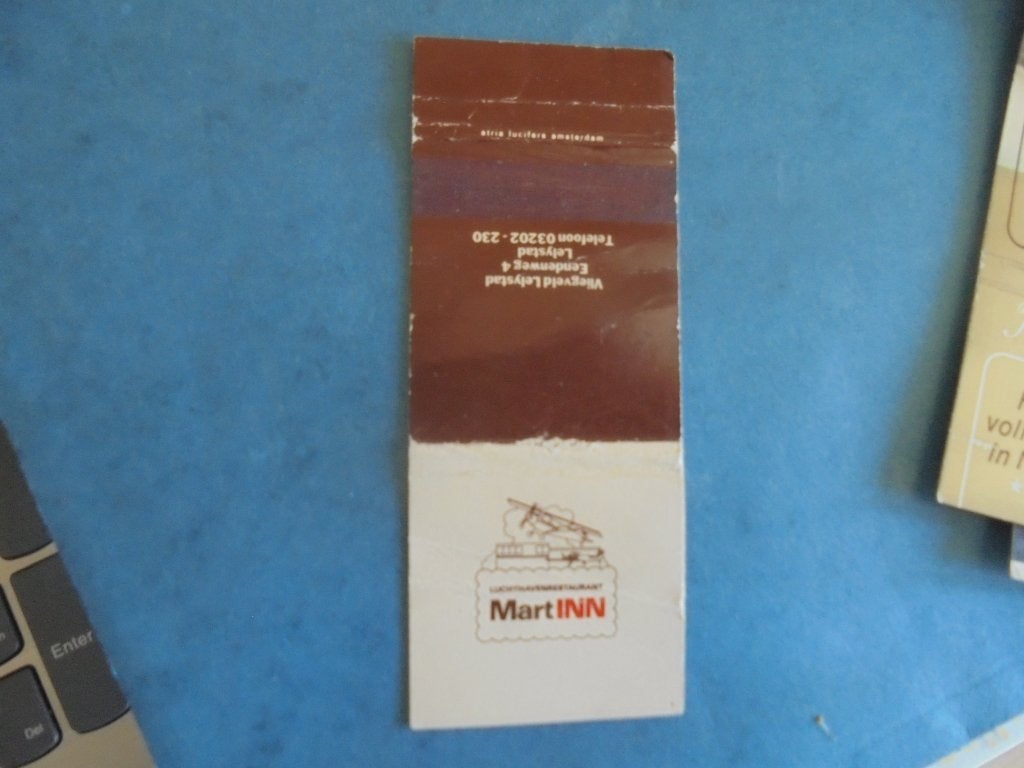 Oud luciferetiket Luchthavenrestaurant MartINN Lelystad, Ophalen of Verzenden, Zo goed als nieuw, Luciferdoosjes of -merken