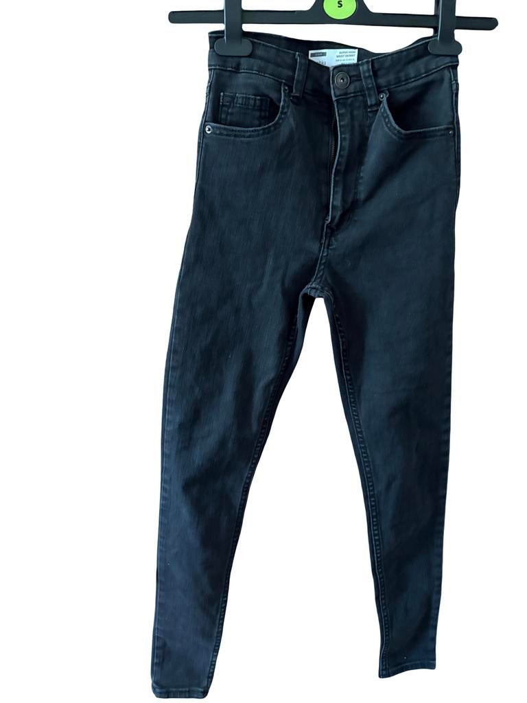 Bershka Super High Waist Skinny Jeans Zwart - Maat 34, Verzenden, Zo goed als nieuw, Zwart, W27 (confectie 34) of kleiner