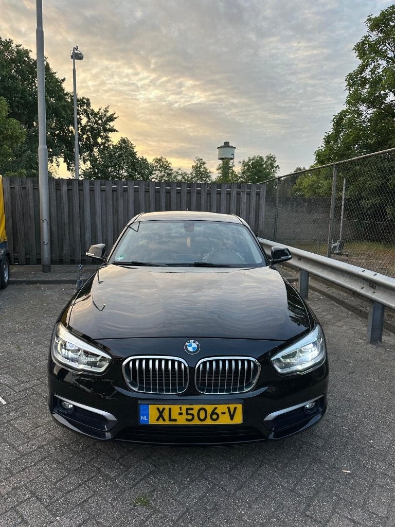BMW 1-Serie 118i 136pk 2017 Zwart, Auto's, BMW, 136 pk, 1280 kg, Leder en Stof, Zwart