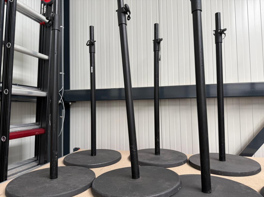 10x millenium round base statief, Muziek en Instrumenten, Standaards, Ophalen of Verzenden, Gebruikt, Muziekstandaard